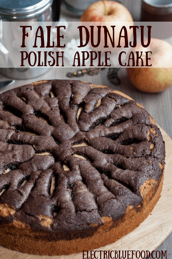 Surprise your guests with a simple apple cake recipe from the Polish tradition: Fale Dunaju, a Polish apple cake with a wonderful wavy pattern.
