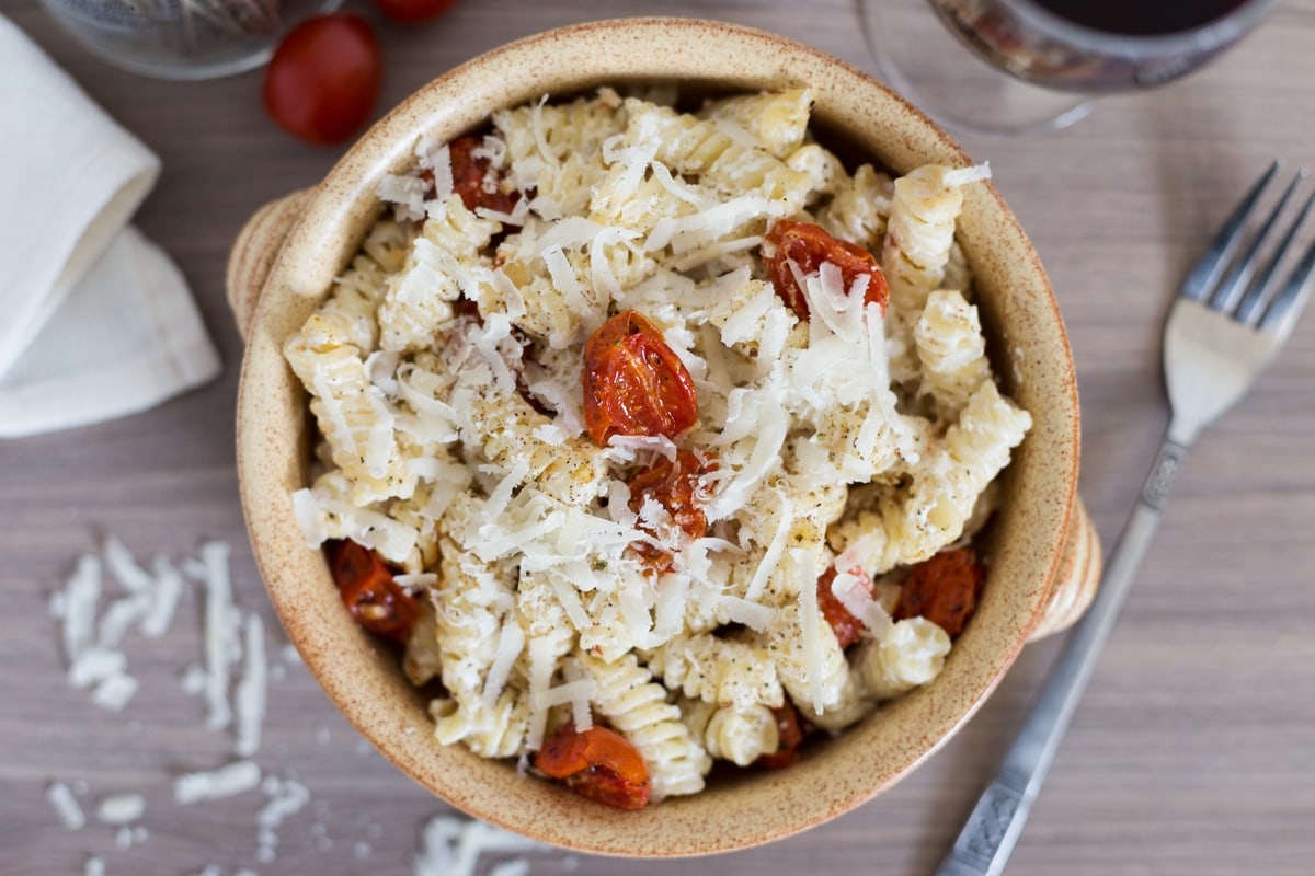Creamy pasta with roasted cherry tomatoes - Electric Blue Food