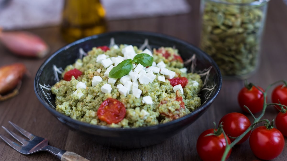 Quinoa salad with roasted cherry tomatoes, feta and pesto Electric
