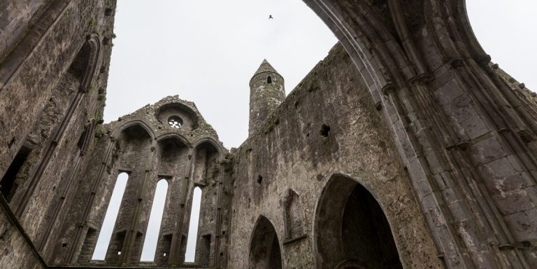 Chasing ruins in Ireland: Churches, Castles and Cemeteries