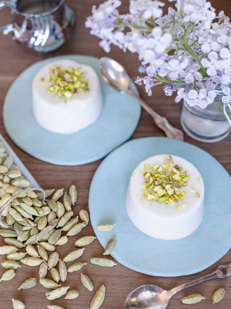 Vegan panna cotta with agaragar • Electric Blue Food Kitchen stories