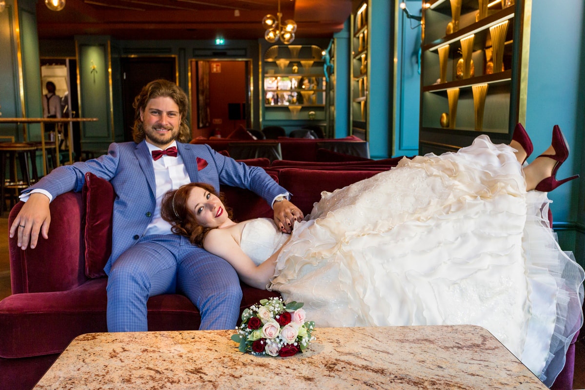 My wedding photo shoot at the beautiful hotel Haymarket by Scandic in Stockholm. We took our wedding pictures in the lobby and at the bar Americain. Haymarket is a wonderful location for wedding photography in Stockholm.