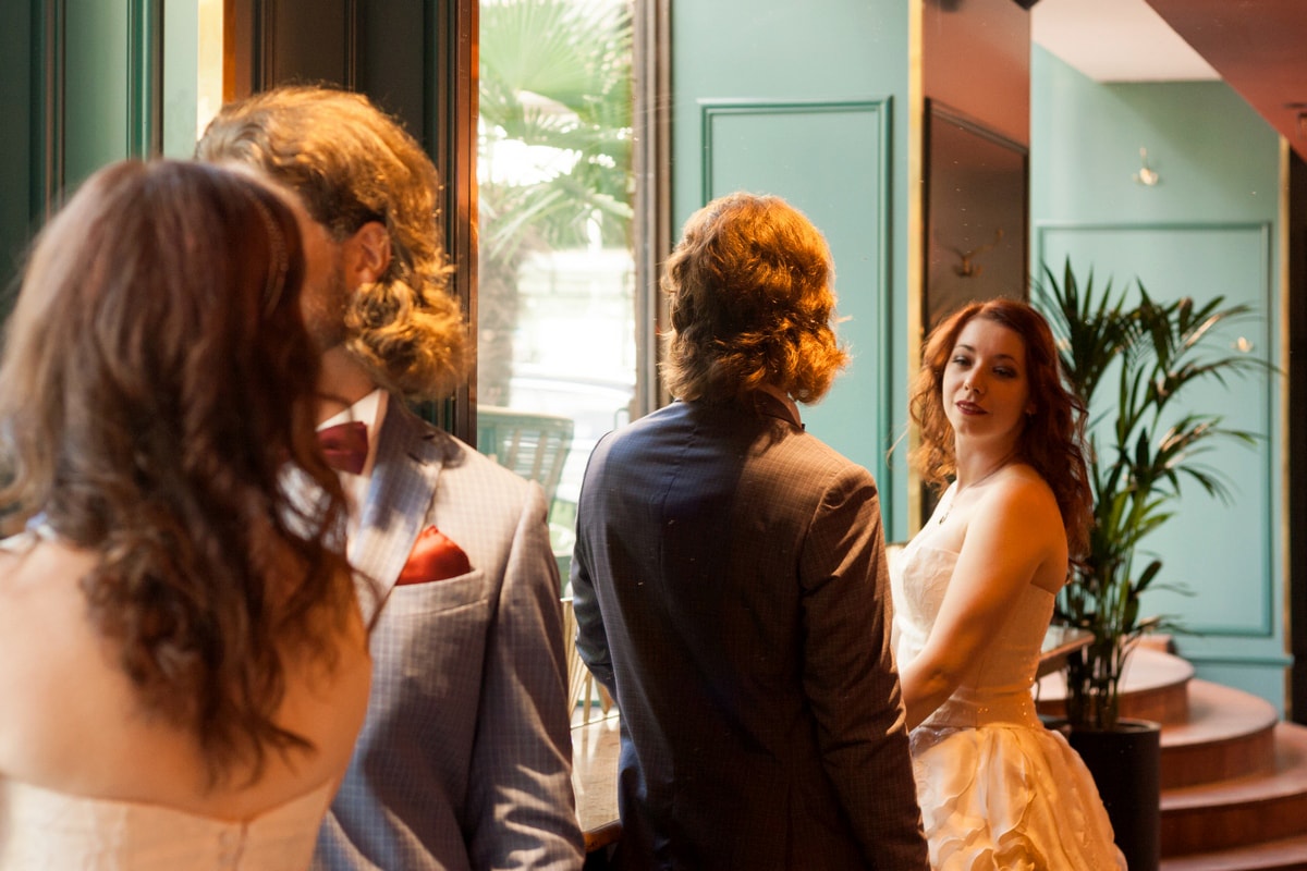 My wedding photo shoot at the beautiful hotel Haymarket by Scandic in Stockholm. We took our wedding pictures in the lobby and at the bar Americain. Haymarket is a wonderful location for wedding photography in Stockholm.