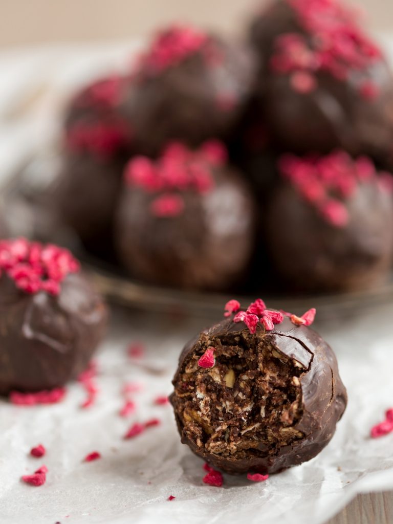 Raspberry chocolate balls • Electric Blue Food - Kitchen stories from ...