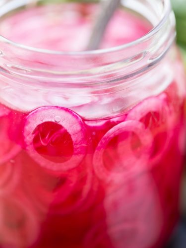 Swedish pickled red onion (picklad rödlök) • Electric Blue Food ...