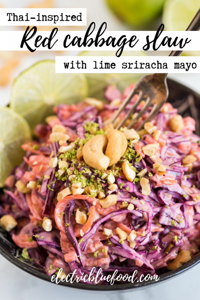 This Thai red cabbage slaw brings together some of the flavours of Thai cuisine I love the most: sriracha sauce and lime. Plus, the crunch of the carrot and red cabbage is paired with that of roasted cashews.
