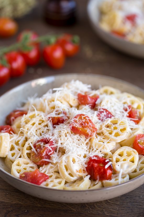 Creamy pasta with roasted cherry tomatoes • Electric Blue Food