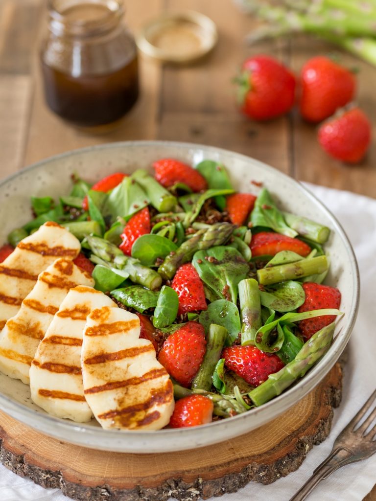 Asparagus and halloumi salad with strawberries and quinoa • Electric ...