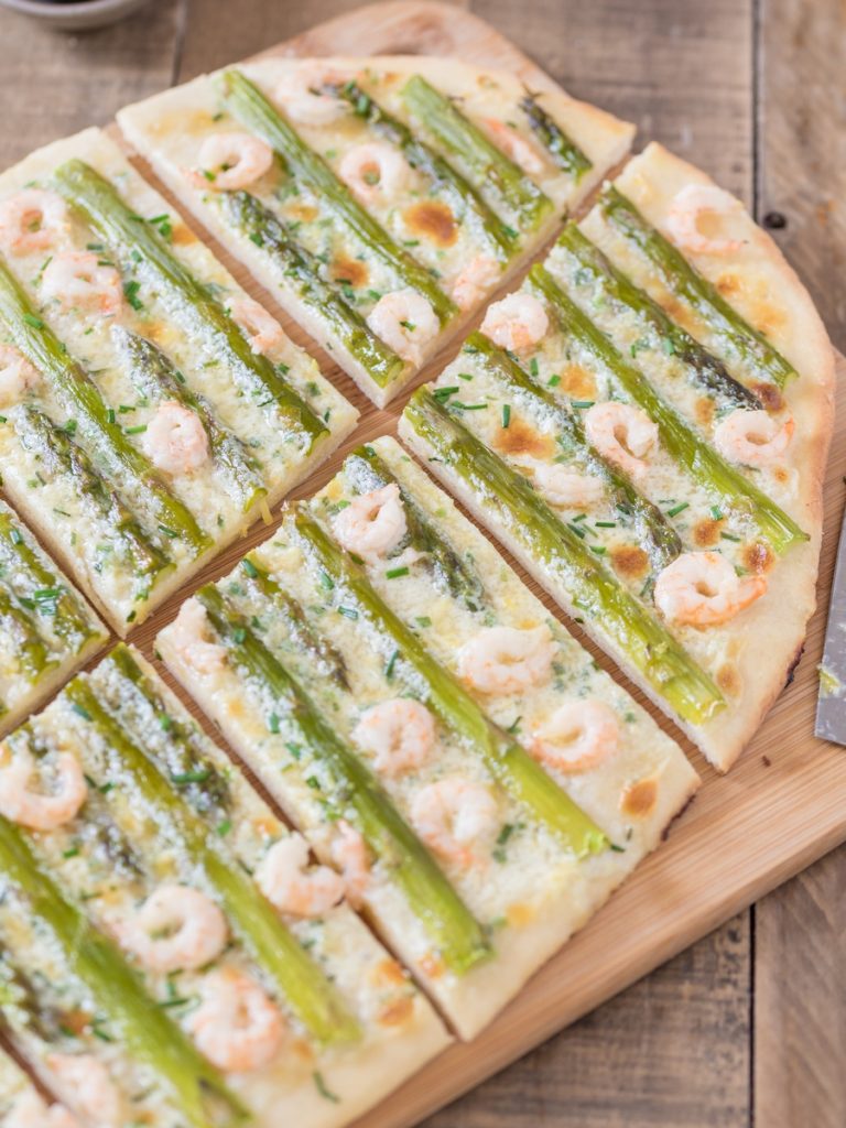 Shrimp asparagus flatbread with zesty mascarpone sauce.