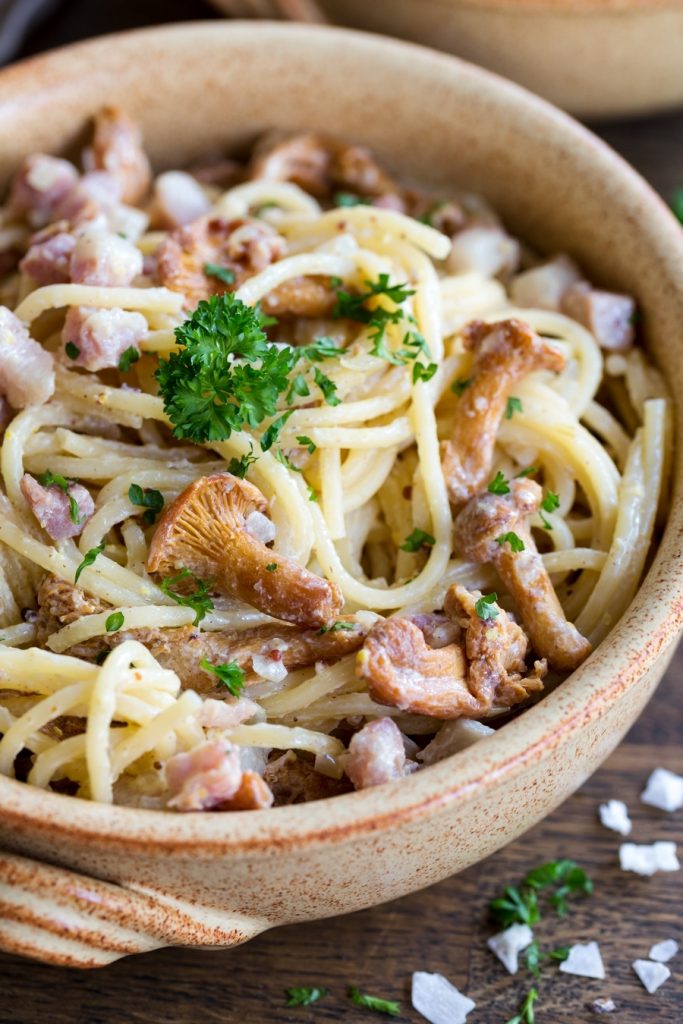 Creamy mustard pasta with bacon and mushrooms • Electric Blue Food ...