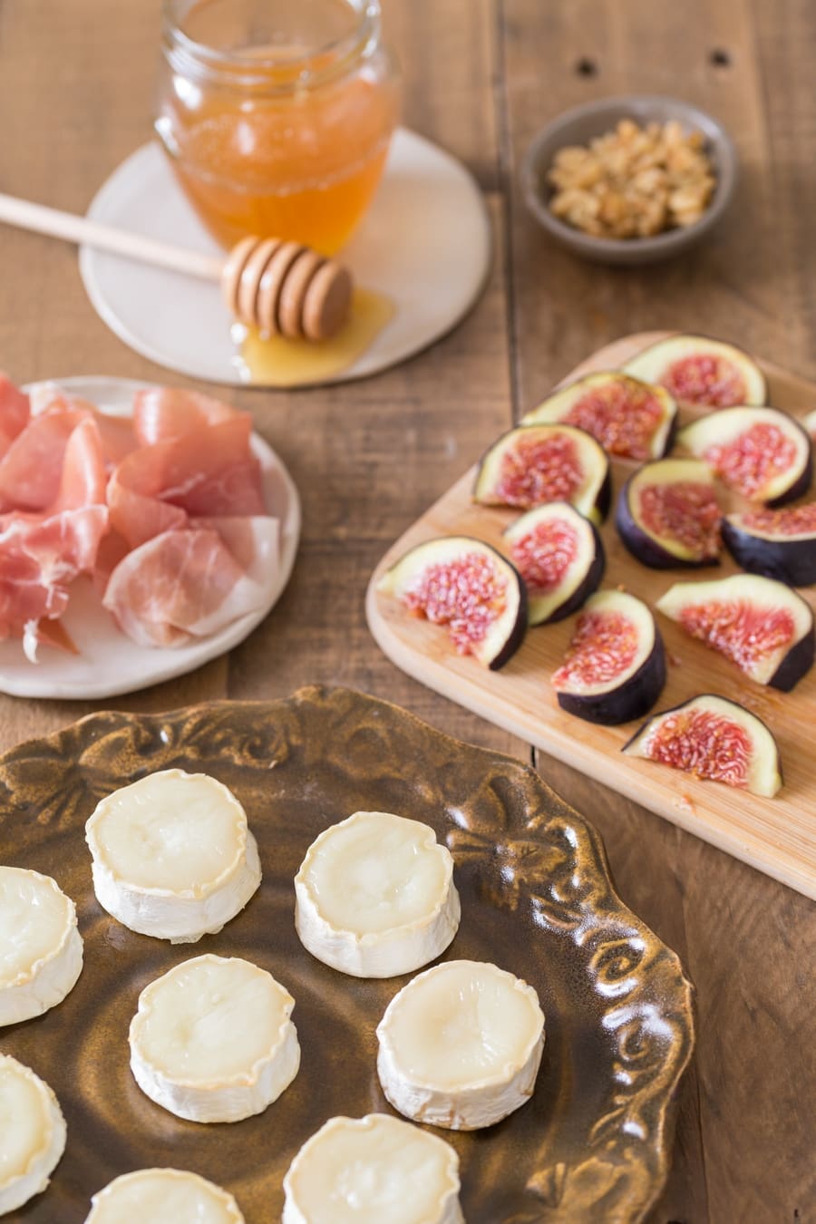 Baked goat cheese log, sliced figs, prosciutto and honey.
