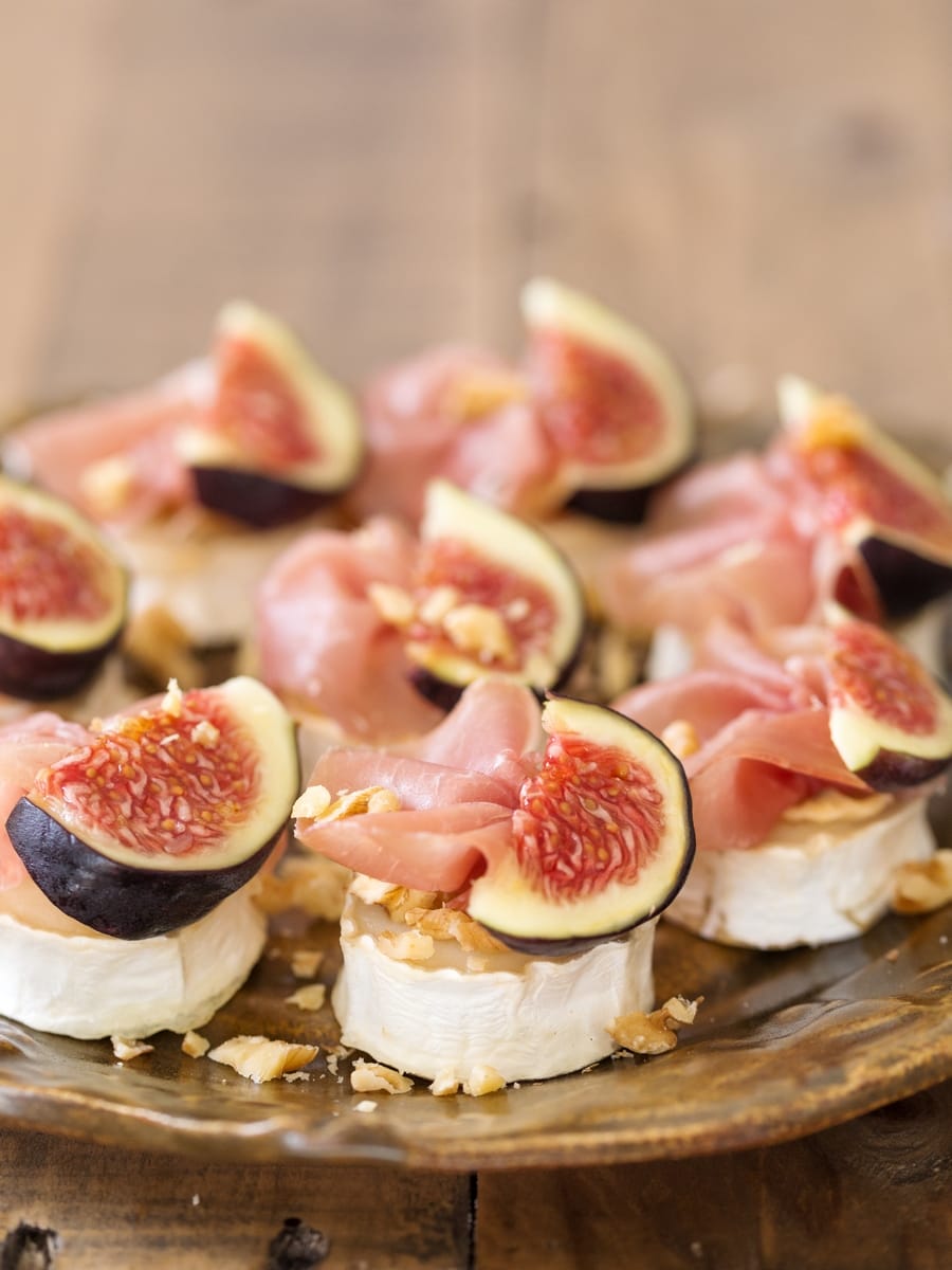Baked goat cheese slices with walnuts, figs and prosciutto.