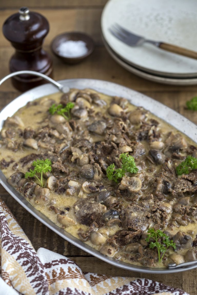 Reindeer stew with mushrooms (renskav) served with a creamy gravy.