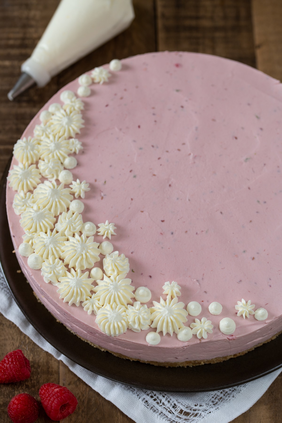 White cream cheese cream piped onto cake.