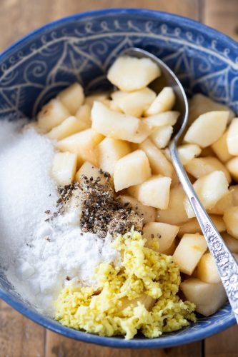 Chopped pears, grated ginger, sugar and starch in a bowl.