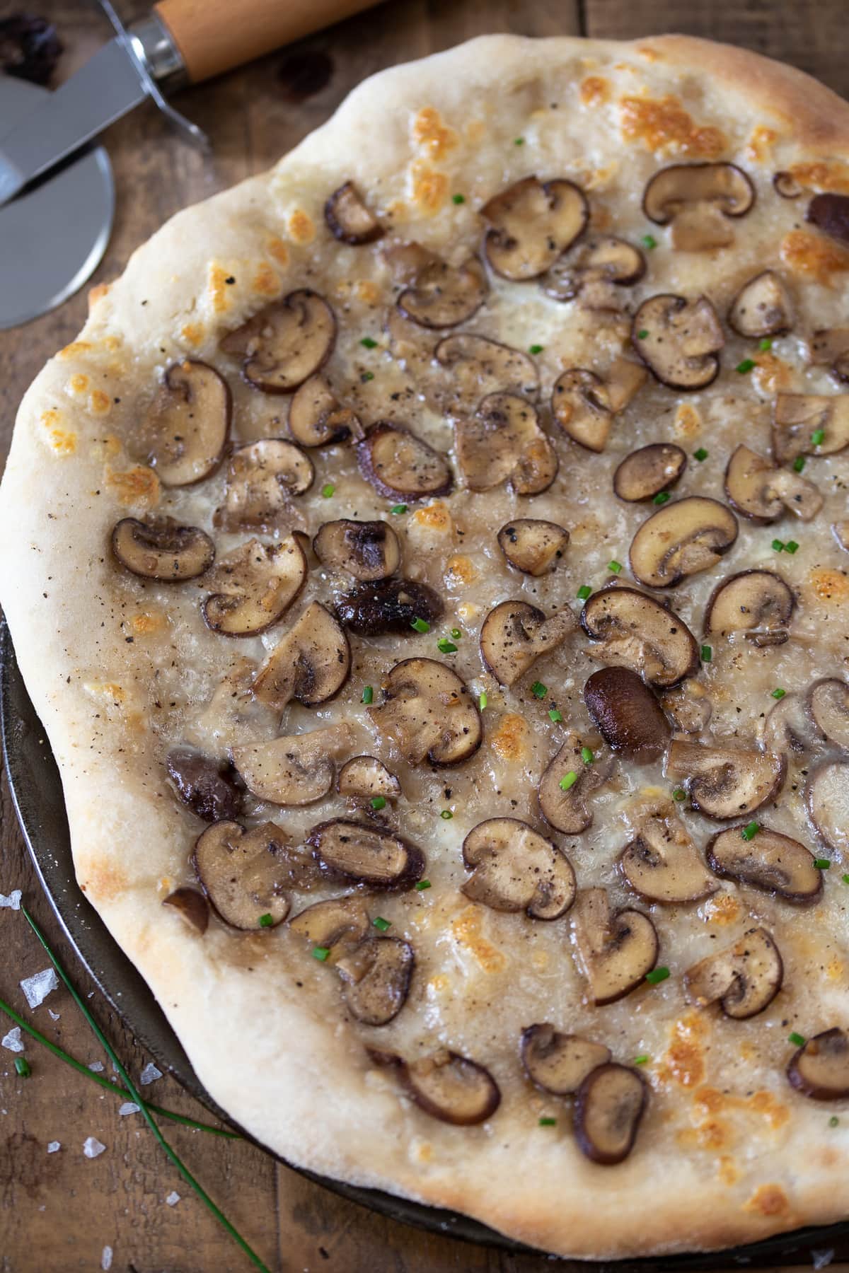 Overhead view of garlic mushroom pizza bianca made with baby bella mushrooms.
