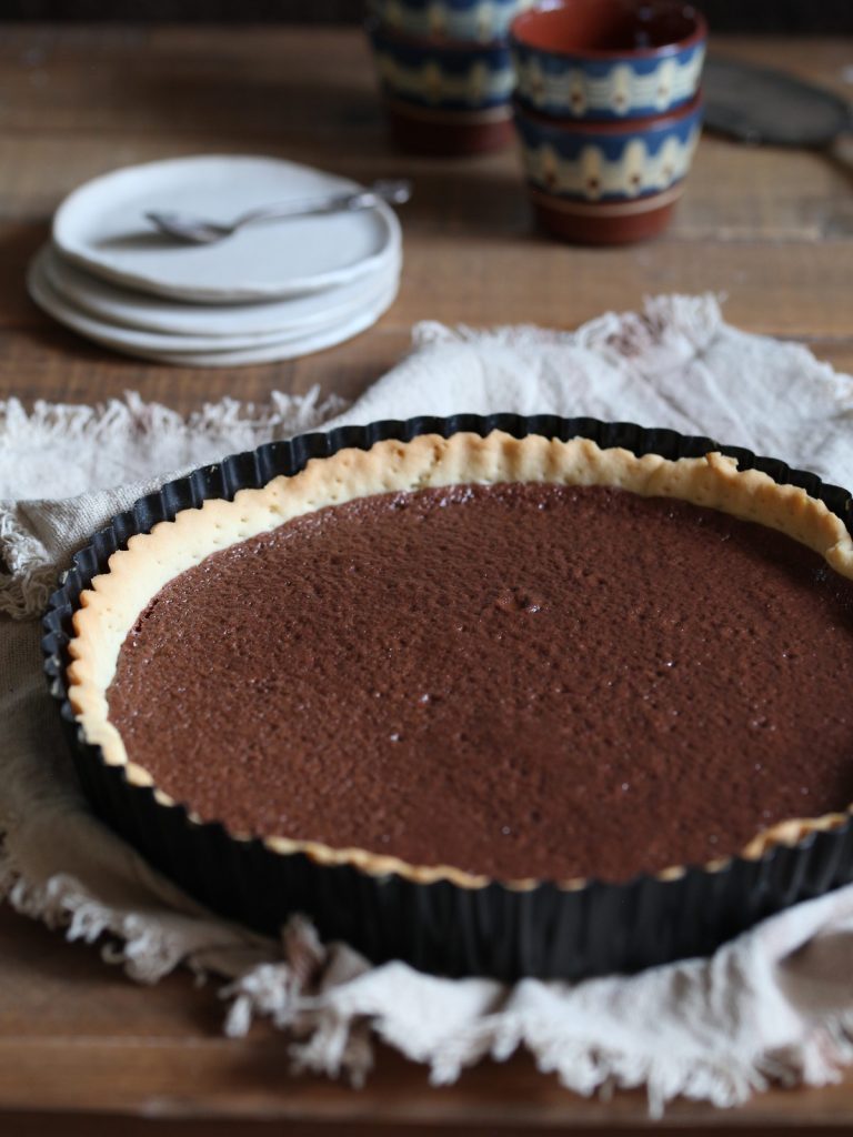 Baked chocolate tart made with condensed milk.