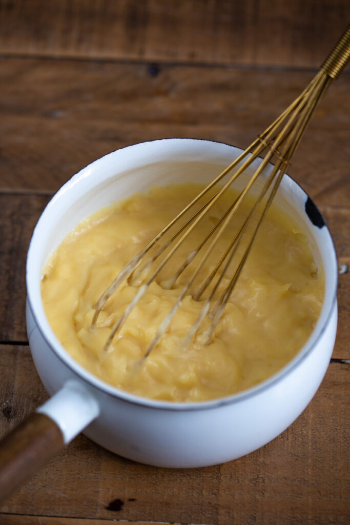 Pot with vanilla custard showing the right thickness.